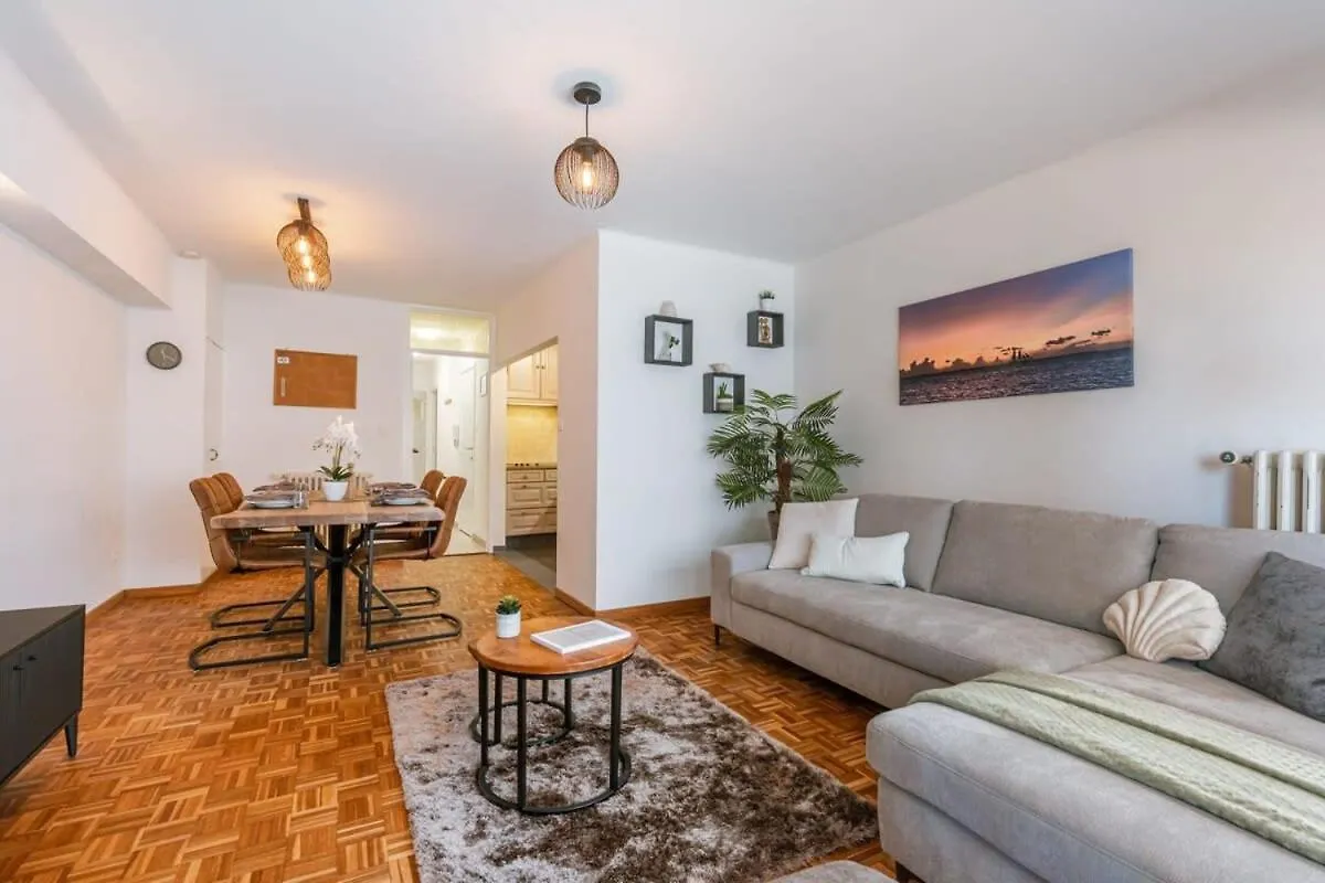 Characterful Apartment With Lateral Sea View location